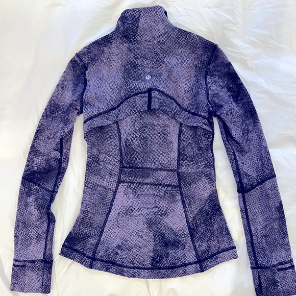 Lululemon zip up jacket size 4 - Picture 3 of 4